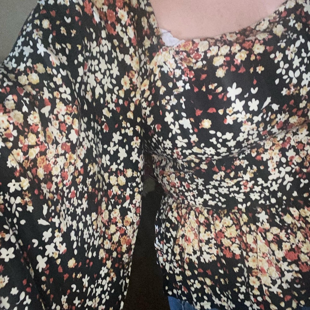 Women’s Shop Neighbor Los Angeles Rose & Remington Boho Floral Print Top - Picture 7 of 10